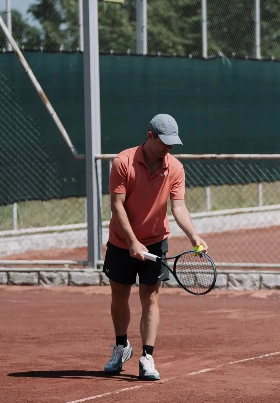 Valentin Remizov · Preparing to serve